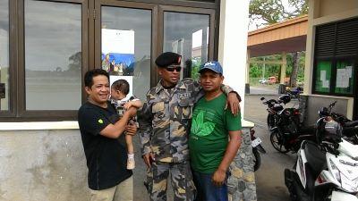 Malam itu cambuk yang berulang, memaksa para pesakitan mengerang, rasa terebat mengalir & menggenang.