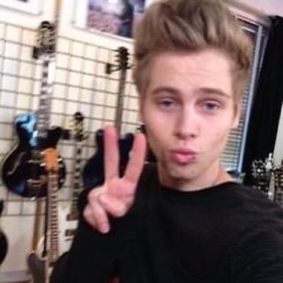 you just got a free follow off @horcruxmgc so follow her maybe?