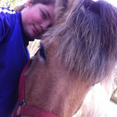 voeg met toe op kik: floor_pony
follow me, and ill follow back!