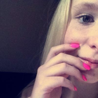 just a normal 15 year old girl, i enjoy doing sports aha, •snapchat: carzycourt99 •Instagram: carzycourt99