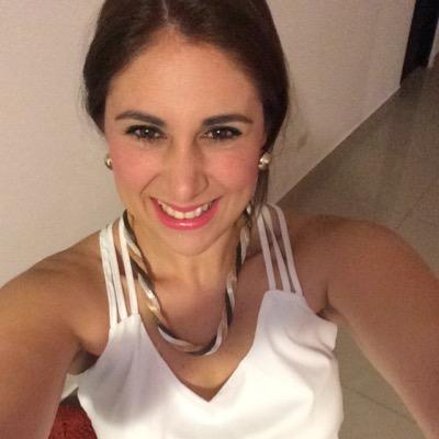 Venezolana Publicista, Lic. Adm. Mercadeo 
 me gustan las redes sociales y
 Mamá de Diego