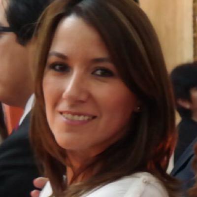 COMUNICÓLOGA, MAMÁ  de 2, amo a los perros, los colores, la música, el MARKETING DIGITAL y la PUBLICIDAD, los Pumas, los Acereros y las enchiladas.