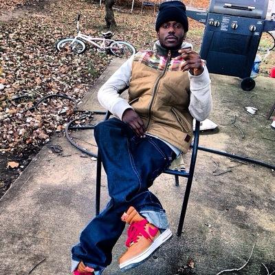 Yung,Dark,Handsome #PaperChasers $niffDatT.v Pimp$et #WeOutChea ✌️