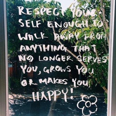 happynpositive's profile picture. Darling, you're never fully dressed without a smile :)