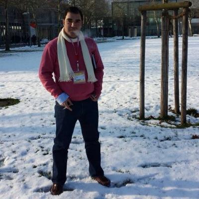 Marido y Padre. Español, Católico y Madridista. Empresario autónomo y Pagador de impuestos. Cazador y Extremeño.