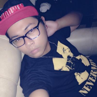 im gay and im proud of it, accept me for who and what i am tweet with me its ok message me its ok too. thank you! im single and ready to have a serious lover