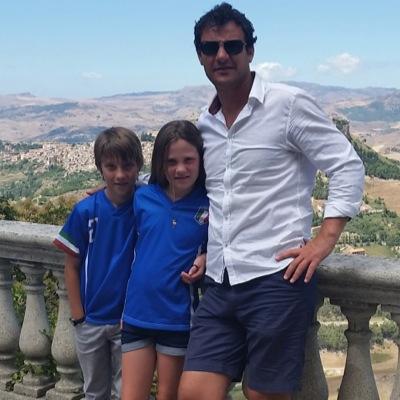 Finance Director, Ex rugby player: Bedwas, Whitland, Carmarthen Quins. Amazing golfer!!