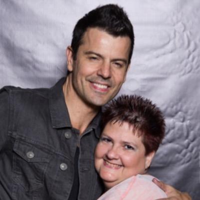 I'm a blockhead 4 life, I'm a Jordan girl with Donnie tendencies. I like Elvis, MJ, BSB, Aaron Carter &the 50's to current. Love Twilight. :-)