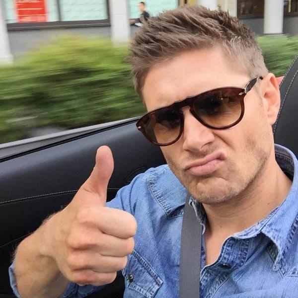 Na madruga boladona,sentado na esquina.Esperando a danneel passar altas horas da matina