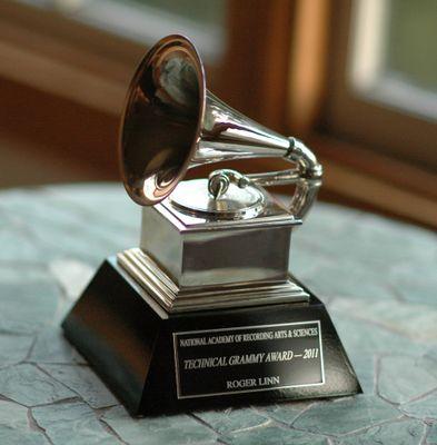 Indiquem as pessoas que vocês acham que merecem ao #FandomAward2015. Informações na conta: @FandomAward2015