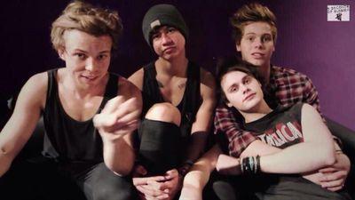 DM's to 5SOS :) | Turn on our notifications for updates on 5SOS ❤ | access to 3/4+Band | Olivia, Lotte, Ashleigh, Sara
