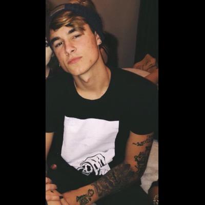 hey you just got a free follow from @snugglydillon go follow her!