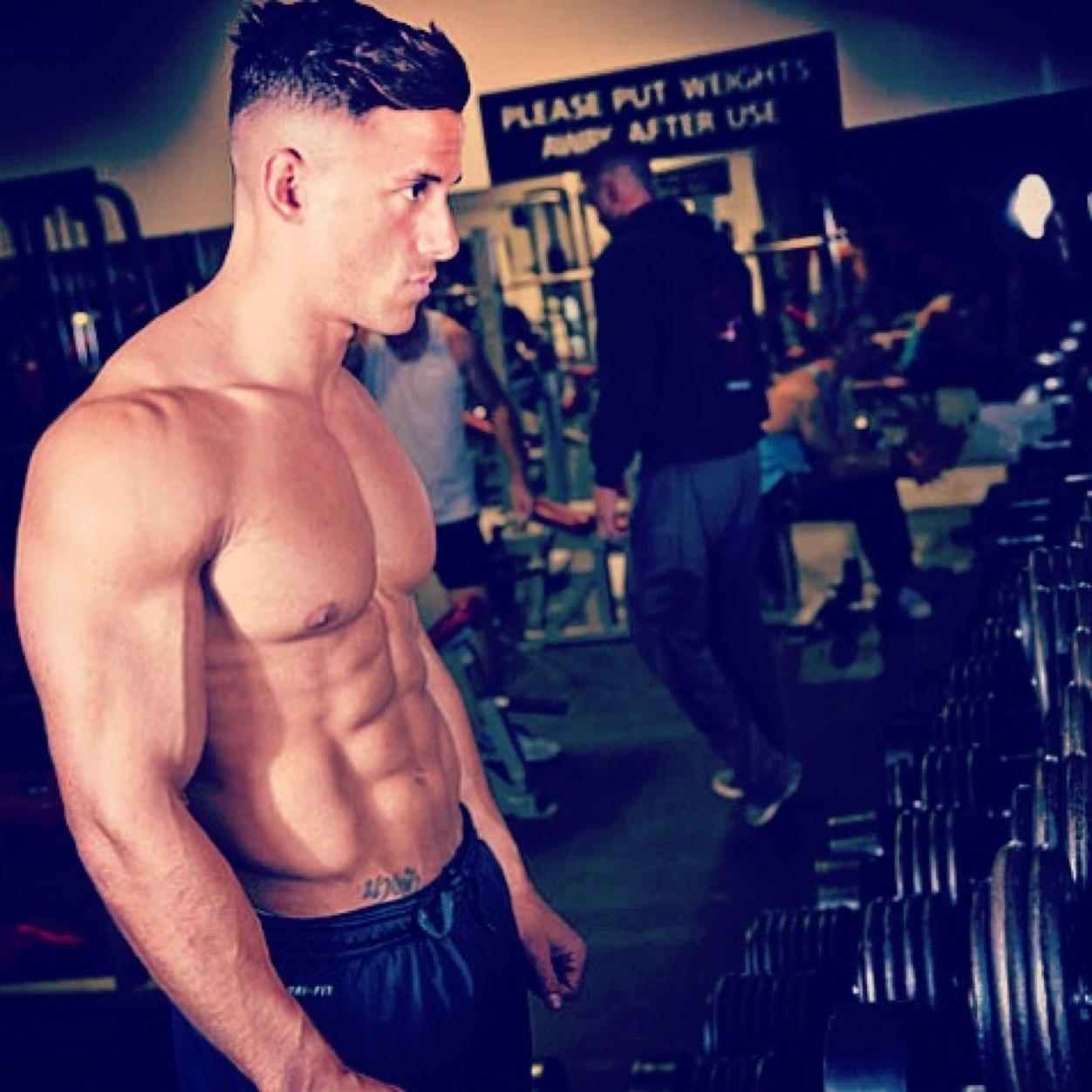 BSc Sport & Exercise Sci | Personal Trainer | S&C Coach | England 7's Rugby Player | Ambassador @musclefooduk | IG: Olliemarchon