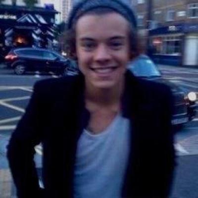 hey since I gave you this free follow do me a favour and rt the link in @1957hxrry 's bio i love u (also tag harry and the rest please ilyily nd thank you)