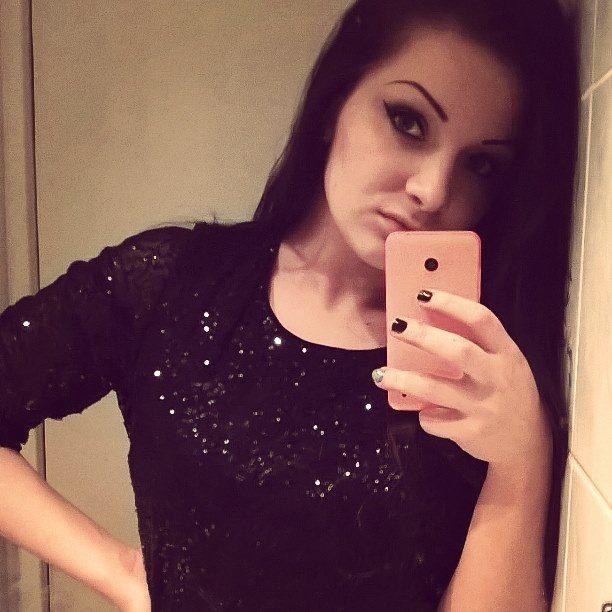 annia_l's profile picture. meow