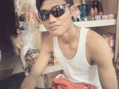 Hidup akan selalu memberikan kita dua pilihan, bahagia atau sedih. Maka paksakan diri kita untuk memilih bahagia dengan cara mengganti sudut pandang positif  ya