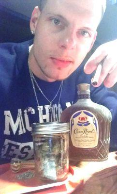 I'm 25,I love n respect my friends n family! Single as fuck so get at me!! Salute!