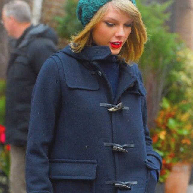 @/swiftiepopprincess on instagram. #ATLSwiftnic2014 on December 6th! 2.2k on insta .1 k on Twitter ✌️ -Larissa