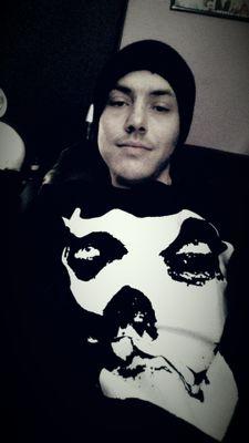 I'm Justin wrestling fan & Rock/Metal fan \m/
I read comics play computer games, film/tv 
I'm a bit of a geek & my blog check it http://t.co/rca5udeXpu