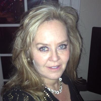 Yasmineb316's profile picture. 