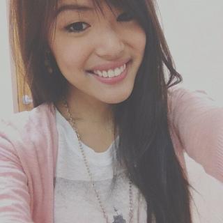 chulidanita464's profile picture. A blind man walkswinto http://t.co/r43gSyDmdM. And a table. And a chair.