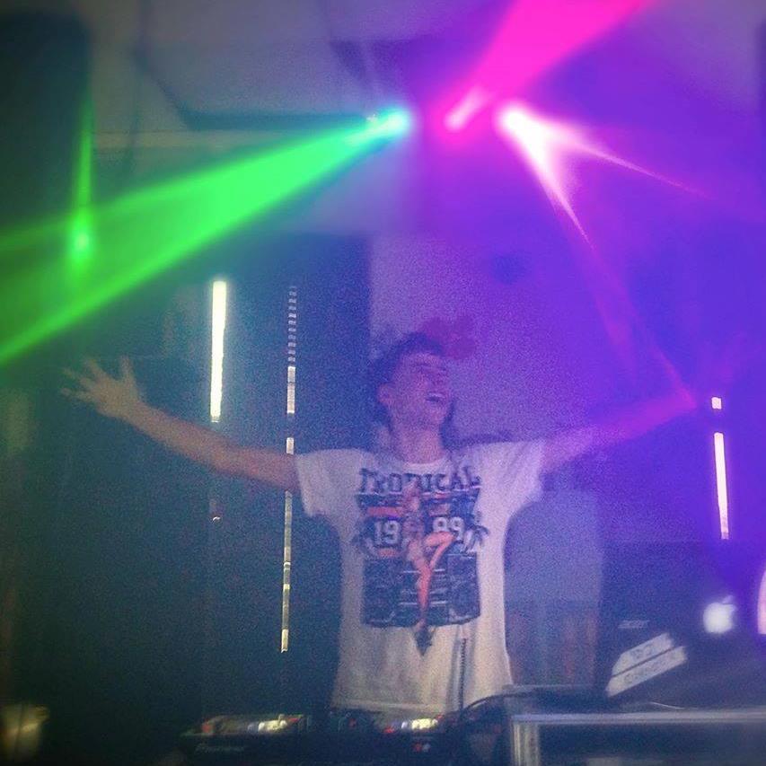 I'm like to make music.. and i wanne share it with you...

booking: oculatorz@gmail.com