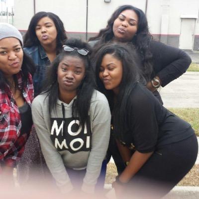 A group of women who became close friends all because of one man Instagram: @AlsinaHoneys |
