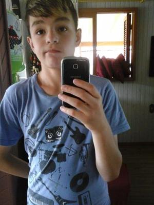 meu nome e kaua ,sou guitarrista, destruidor de sonhos,assacino o português e sou fã do rbd amoooo♥♡♥♡♥♡♥♡♥