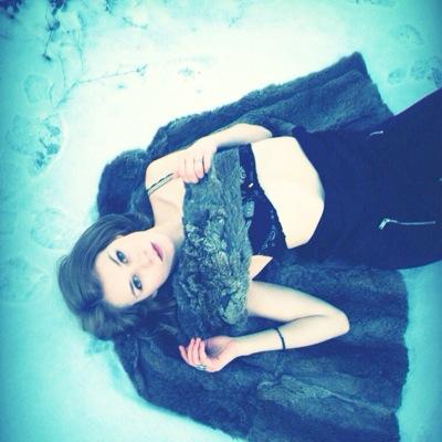 Latvian girl from Paris