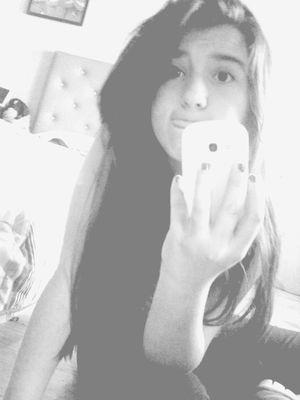 ~Entonses se ignoran mientras sus sombras se miran~♡