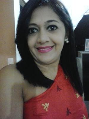 Quem quiser vencer na vida deve fazer como os seus sábios: mesmo com a alma partida, ter um sorriso nos lábios.