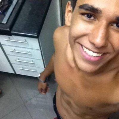 Morro com a arrogância mas não  vivo com a simpatia! #Maktub