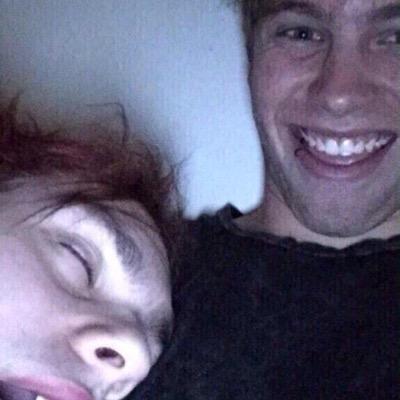 follow @luvdiscluke please!! :DD