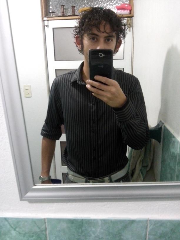 Siempre que me siento solo, veo el cielo, siempre pienso que una estrella es mia, y siempre me dice consoladoramente, Nunca Te Rindas