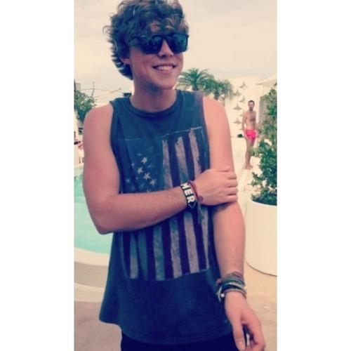 follow @roosterirwin bc she gave you a free follow ;) love youuuuu