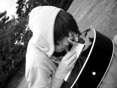 thehatehurts's profile picture. hi I'm Ash I'm 18 and bi