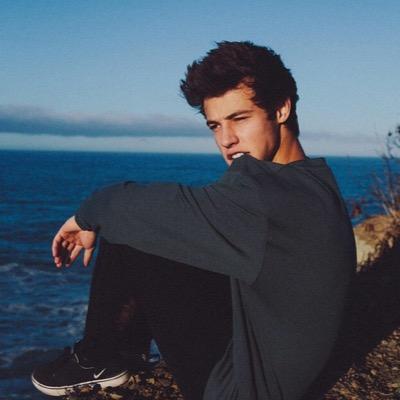 Cameron is the reason i wake up in the mornings. I admire him so much and really love him.❤️ Getting a Cam follow is my dream . Follow me!