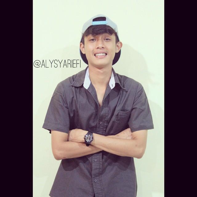 Jangan follow, nanti naksir(•̯͡.•̯͡)