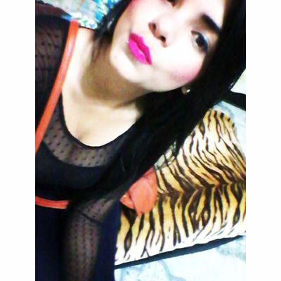 Soy tierna,sociable,directa,sencilla,sincera & peleo lo q me perteneCe ;) Si me aceptas como soy Gracias & si te caigo mal me vale :p