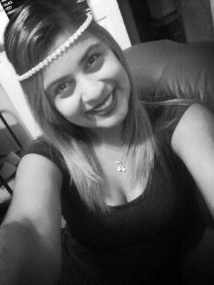 Seu sorriso me ganha.