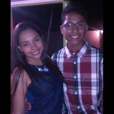 bueno soy un chico tranquilo muy relajado que pasa casi todo su tiempo mirando su celular aunque también soy amante a morir al futbol y por supuesto las mujeres