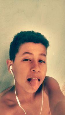 solteiro 
Sonho: ser ator da globo✌
