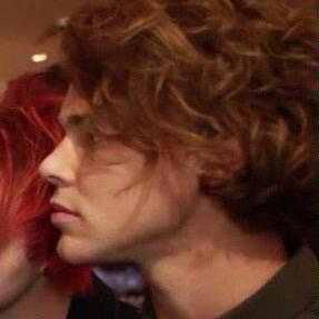 ashtonftcyruss's profile picture. follow @bizzleballs bc i gave you a free follow