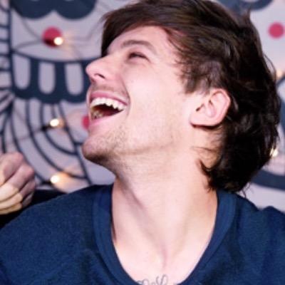 você é zerrie shipper e eu leio fanfic, cada um se ilude do jeito que quiser.