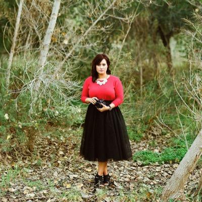 SarahLizPhoto's profile picture. 