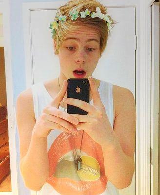im Luke. im a parody obvi. i love all you guys. feel free to dm me i love to talk  and also tweet me too i love see your tweets :)