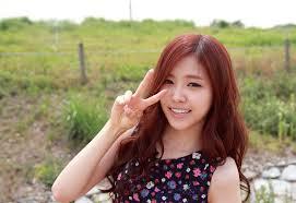 Nama Lengkap: Son Na Eun (손나은) / Naeun
Posisi: Vocalist, Rapper, Lead Dancer
Tanggal Lahir: 10 Pebruari 1994 roleplayer naeun