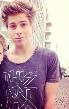 I wish I could wake up with amnesia. || netflix, sex, drugs, and you || you, my dms. now. ;)