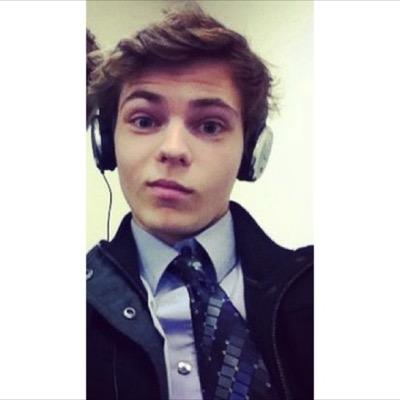 KaysSoKissable's profile picture. ✧иєνєя тнιик уσυя σя∂ιиαяу ʝυѕт вє¢αυѕє уσυ ∂σит нανє мαgι¢✧