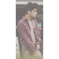Se non hai ancora trovato il tuo principe azzurro non vuol dire che tu non sia una principessa!
Zayn Malik